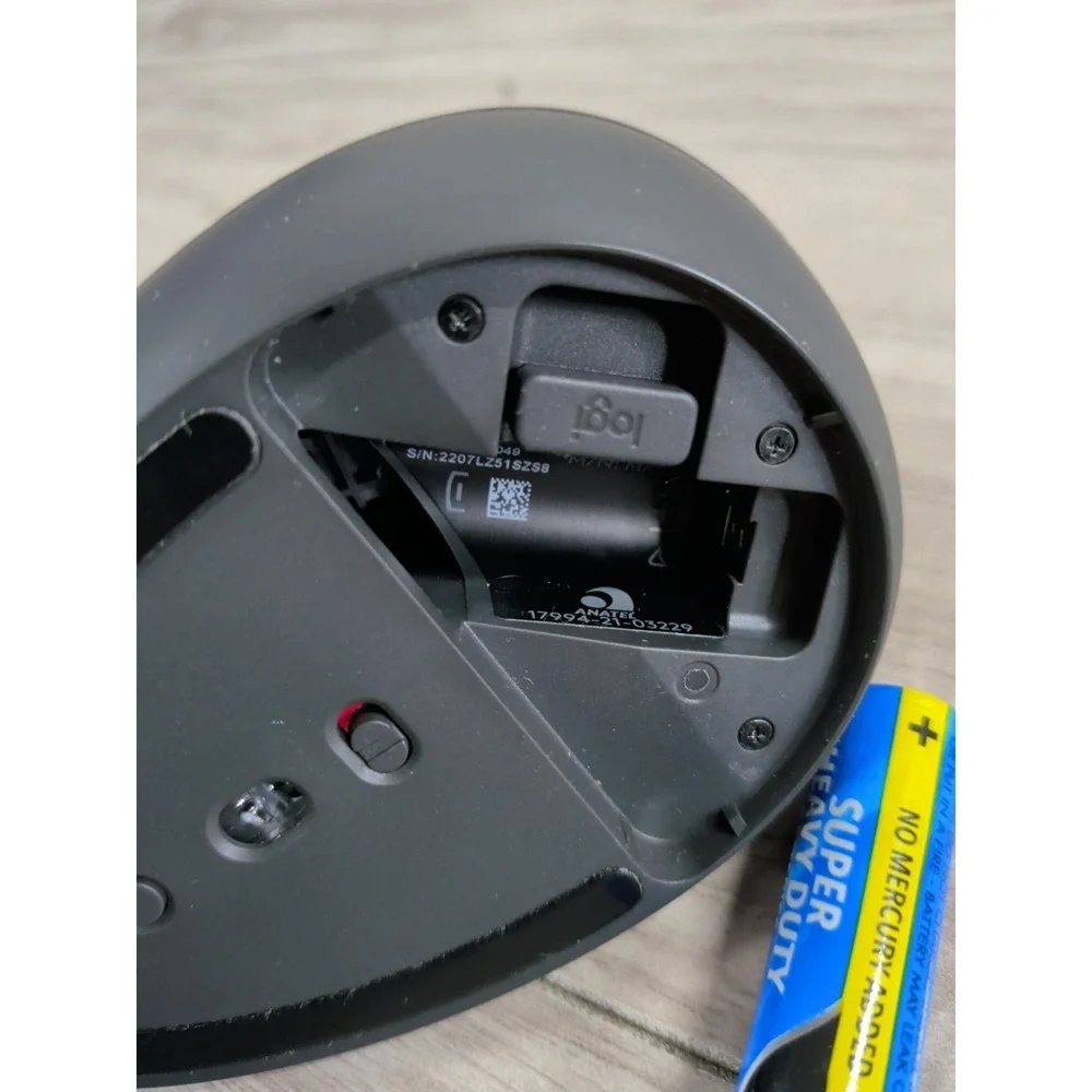 Logitech Lift Vertical Ergonomic Mouse Wireless Bluetooth 4 Buttons